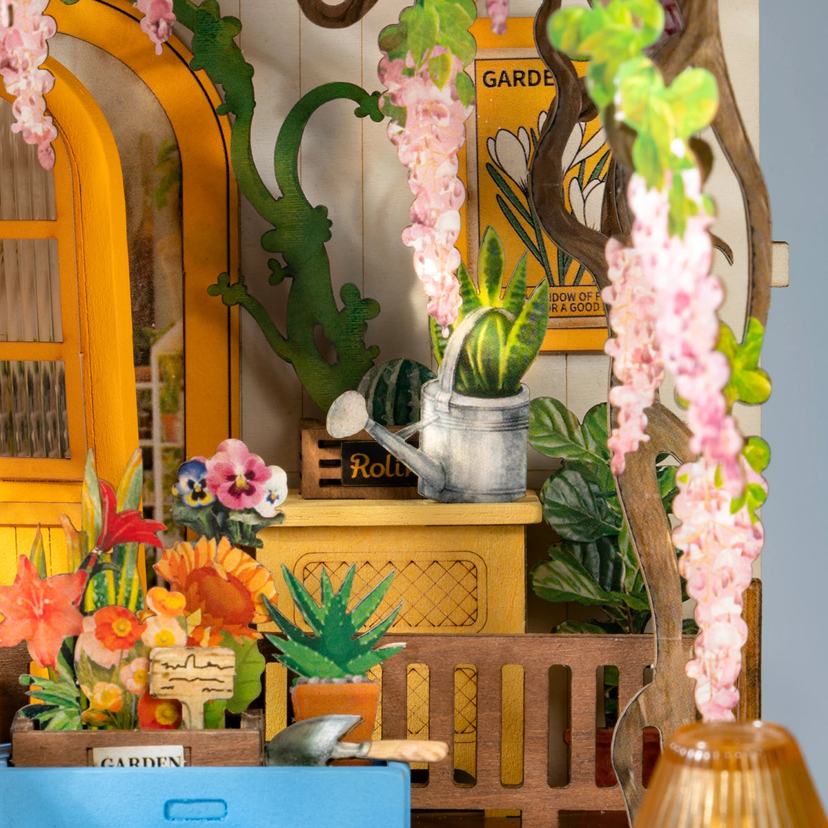 Holiday Garden House Book Nook™