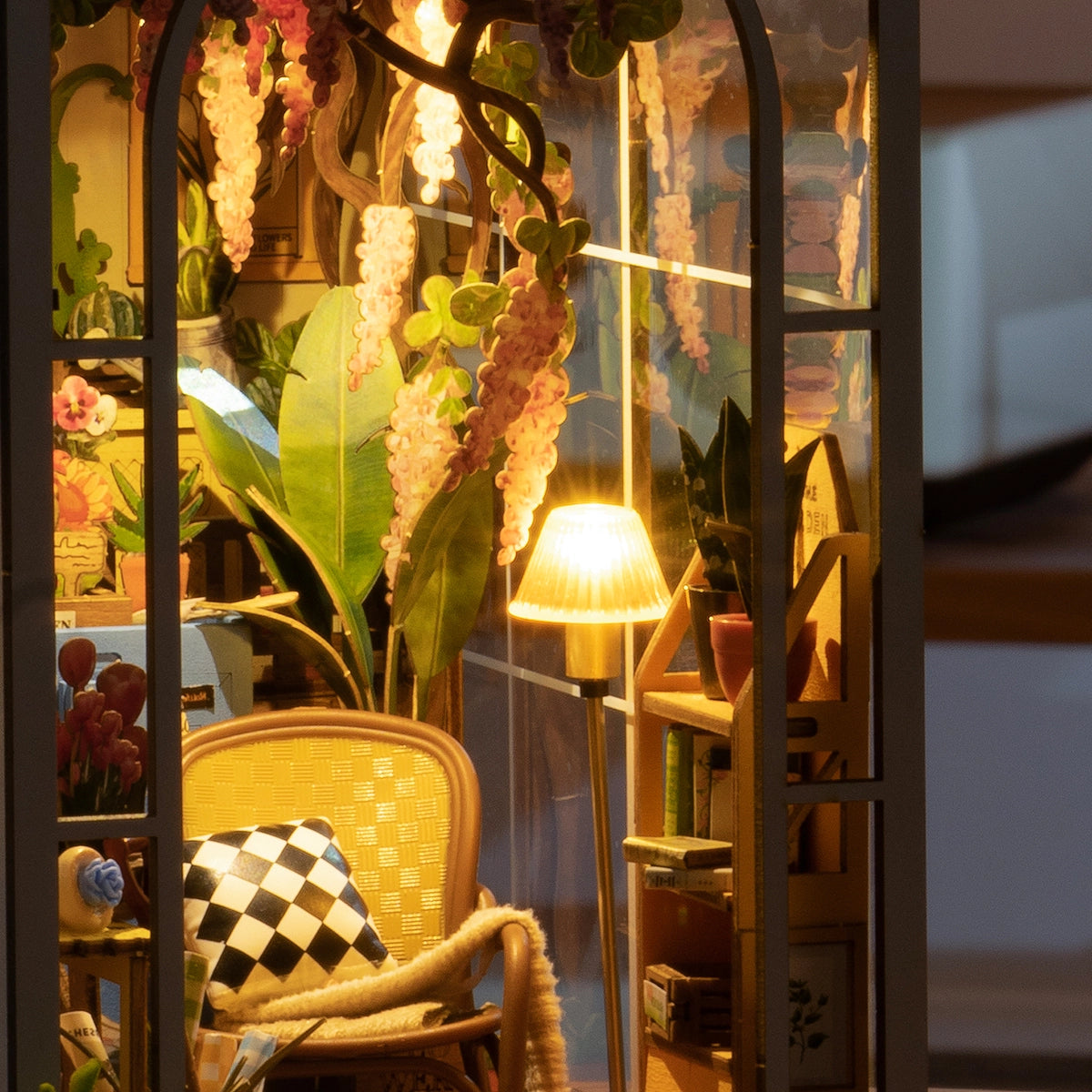 Holiday Garden House Book Nook™