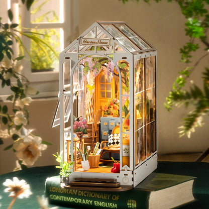 Holiday Garden House Book Nook™