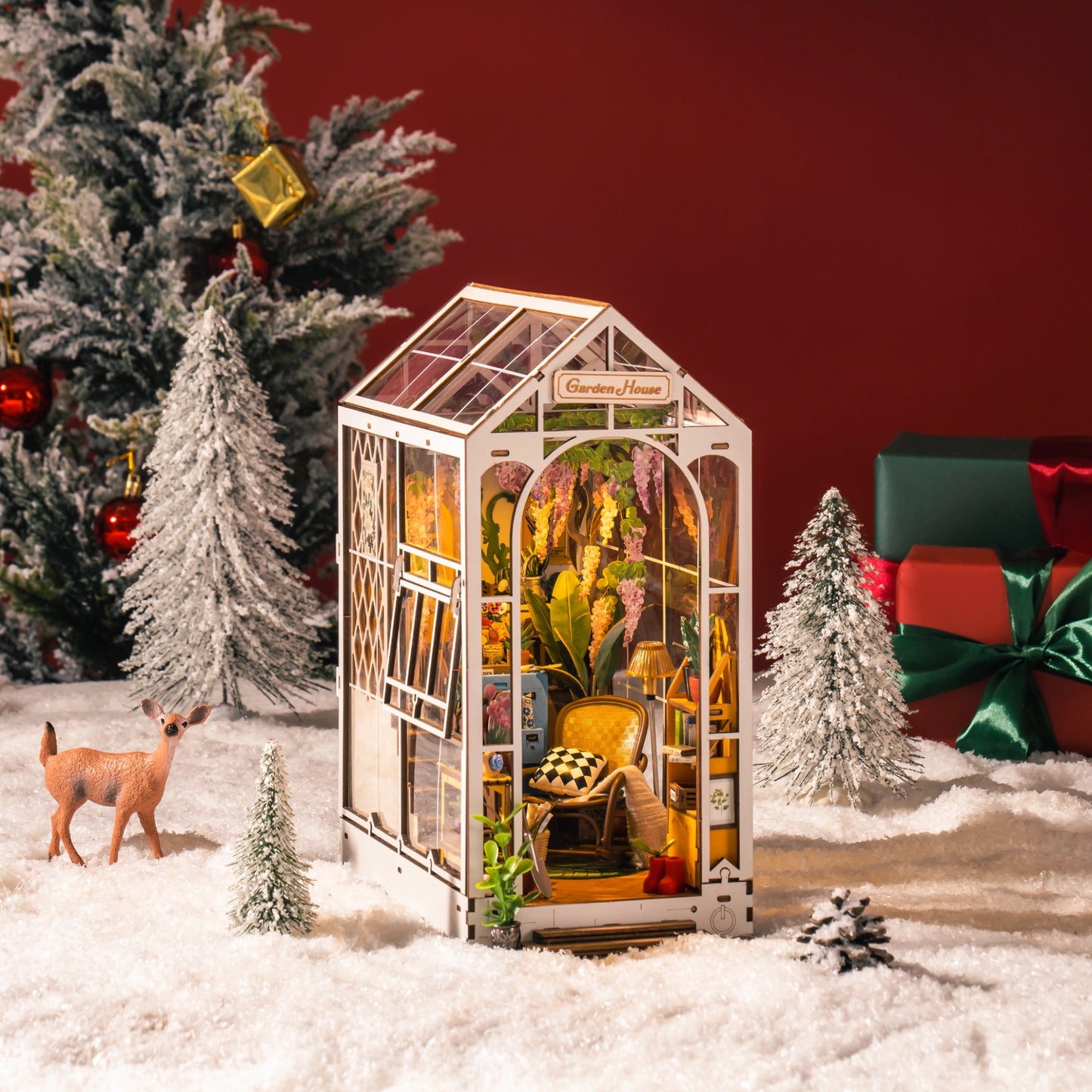 Holiday Garden House Book Nook™