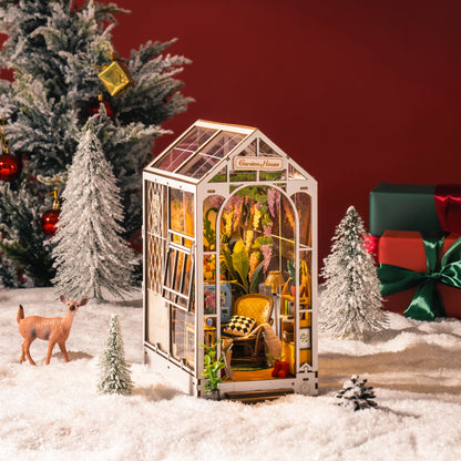 Holiday Garden House Book Nook™